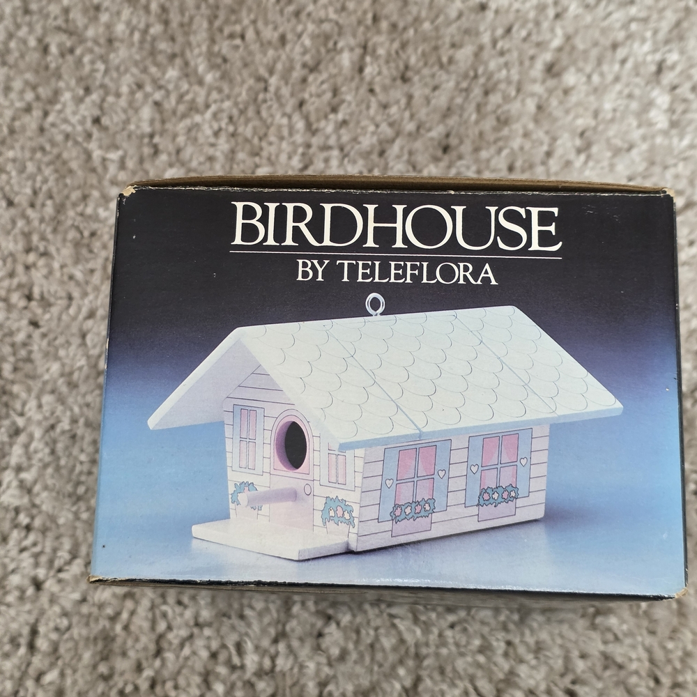 Birdhouse Decorative Bird Feeder - White and Pink